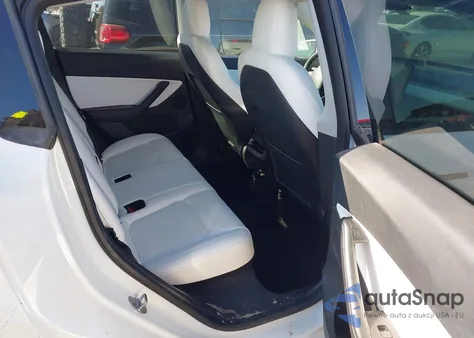 2022 Tesla Model Y Long Range Dual Motor All-Wheel Drive z USA, uszkodzony, nr VIN 7SAYGDEEXNF356798